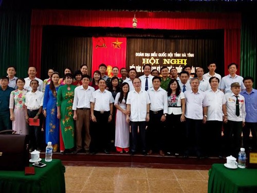 Спикер вьетнамского парламента встретился с избирателями провинции Хатинь - ảnh 1
